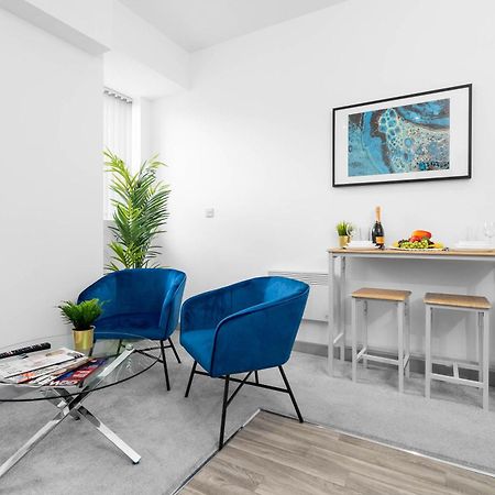 Modern Apartment In Brierley Hill - Secure Parking - Wifi & Netflix - Excellent Value - 11O Extérieur photo