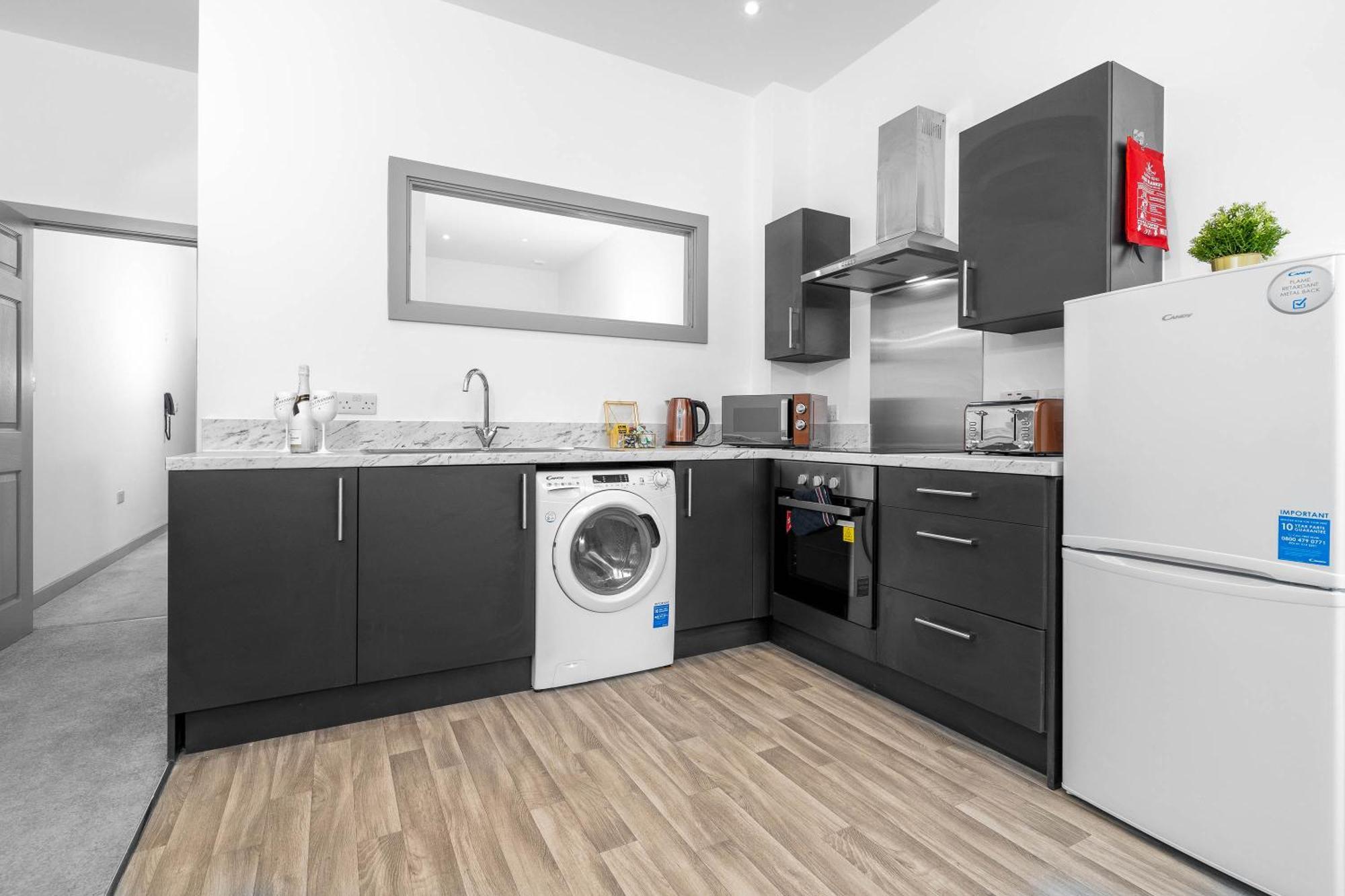 Modern Apartment In Brierley Hill - Secure Parking - Wifi & Netflix - Excellent Value - 11O Extérieur photo